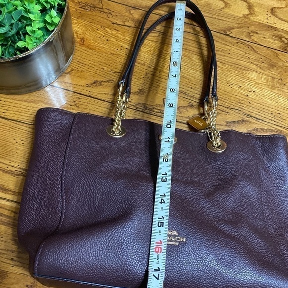 COACH Edie 87239 Turnlock Oxblood Pebble Leather Shoulder Bag Purse Chain Tote. - Picture 4 of 9